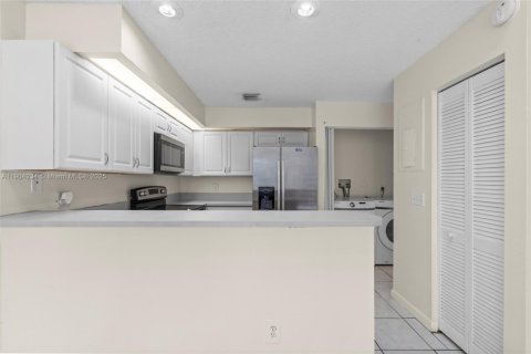 Купить таунхаус в Норт-Лодердейл, Флорида 2 спальни, 110.18м2, № 1954869 - фото 9