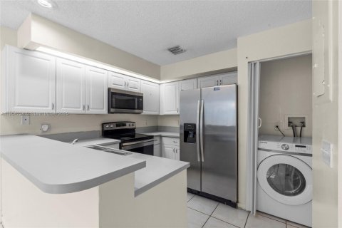 Купить таунхаус в Норт-Лодердейл, Флорида 2 спальни, 110.18м2, № 1954869 - фото 8