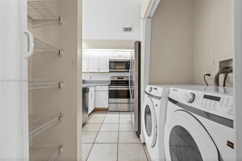 Купить таунхаус в Норт-Лодердейл, Флорида 2 спальни, 110.18м2, № 1954869 - фото 14