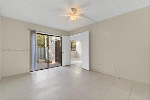 Купить таунхаус в Норт-Лодердейл, Флорида 2 спальни, 110.18м2, № 1954869 - фото 21