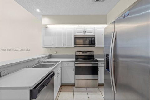 Купить таунхаус в Норт-Лодердейл, Флорида 2 спальни, 110.18м2, № 1954869 - фото 10