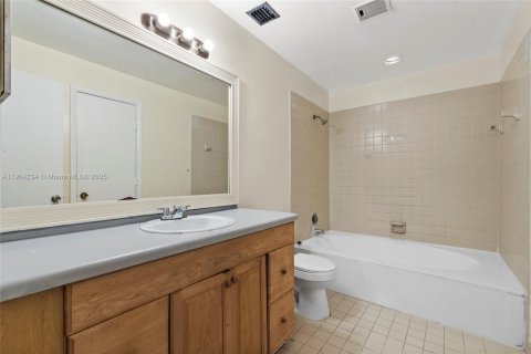 Купить таунхаус в Норт-Лодердейл, Флорида 2 спальни, 110.18м2, № 1954869 - фото 15