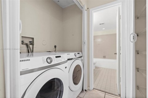 Купить таунхаус в Норт-Лодердейл, Флорида 2 спальни, 110.18м2, № 1954869 - фото 12