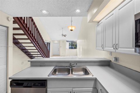 Купить таунхаус в Норт-Лодердейл, Флорида 2 спальни, 110.18м2, № 1954869 - фото 13