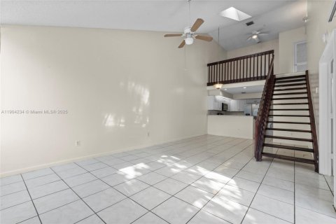 Купить таунхаус в Норт-Лодердейл, Флорида 2 спальни, 110.18м2, № 1954869 - фото 2