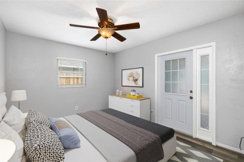 House in Saint Petersburg, Florida 3 bedrooms, 125.88 sq.m. № 1899684 - photo 17