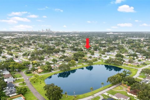 House in Saint Petersburg, Florida 3 bedrooms, 125.88 sq.m. № 1899684 - photo 24