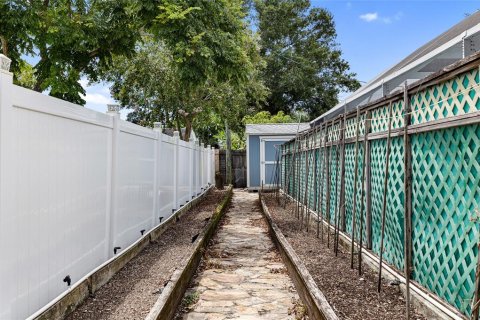 House in Saint Petersburg, Florida 3 bedrooms, 125.88 sq.m. № 1899684 - photo 27