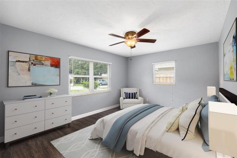 House in Saint Petersburg, Florida 3 bedrooms, 125.88 sq.m. № 1899684 - photo 15