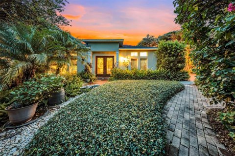 House in Safety Harbor, Florida 4 bedrooms, 290.13 sq.m. № 1835762 - photo 1