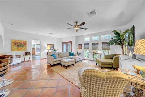 House in Safety Harbor, Florida 4 bedrooms, 290.13 sq.m. № 1835762 - photo 21