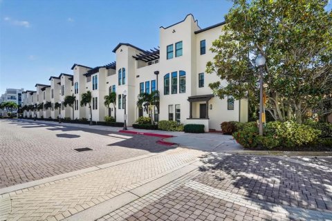 Touwnhouse à vendre à Sarasota, Floride: 3 chambres, 203.36 m2 № 2419633 - photo 7