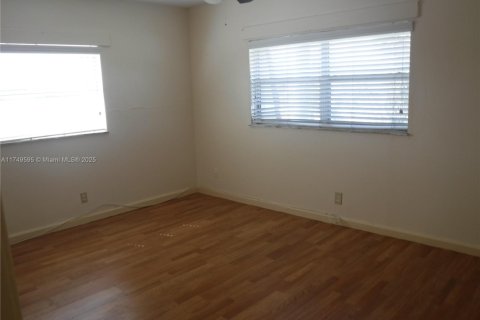 Townhouse in Lauderhill, Florida 2 bedrooms, 94.76 sq.m. № 1731206 - photo 3