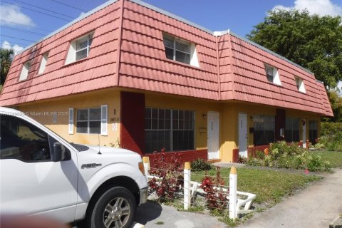 Townhouse in Lauderhill, Florida 2 bedrooms, 94.76 sq.m. № 1731206 - photo 1