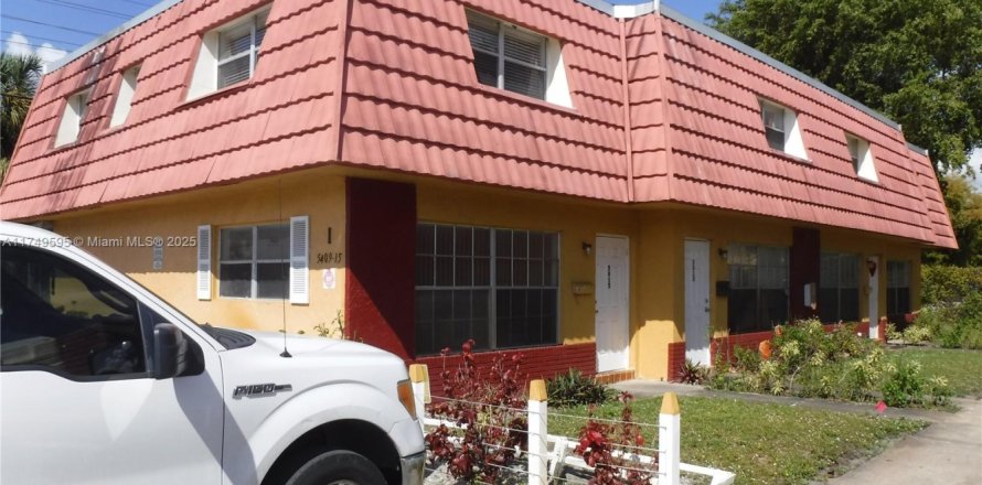 Townhouse in Lauderhill, Florida 2 bedrooms, 94.76 sq.m. № 1731206