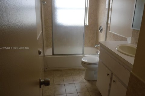 Townhouse in Lauderhill, Florida 2 bedrooms, 94.76 sq.m. № 1731206 - photo 7