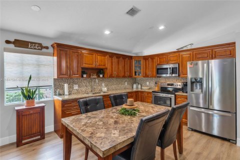 House in Davie, Florida 3 bedrooms, 145.39 sq.m. № 1880233 - photo 9