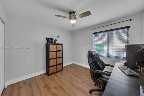 House in Davie, Florida 3 bedrooms, 145.39 sq.m. № 1880233 - photo 25