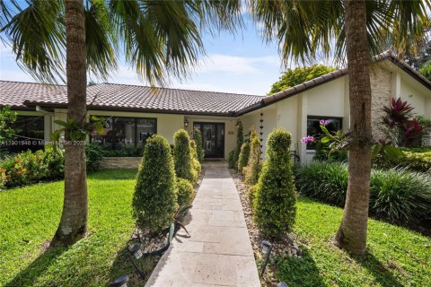 House in Southwest Ranches, Florida 5 bedrooms, 269.51 sq.m. № 1953514 - photo 23