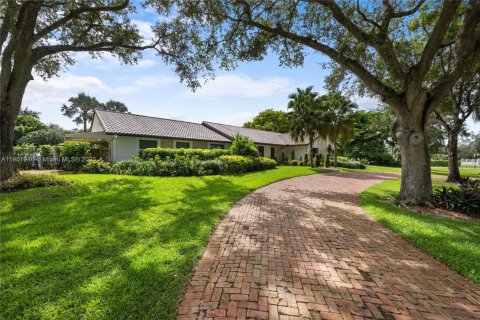 House in Southwest Ranches, Florida 5 bedrooms, 269.51 sq.m. № 1953514 - photo 24
