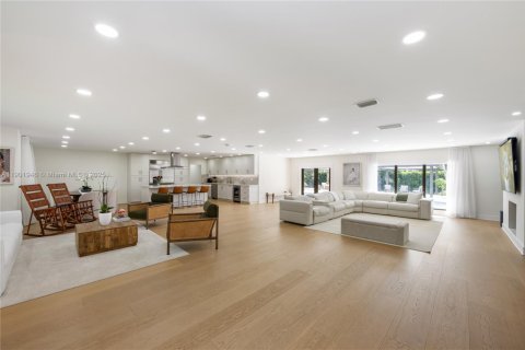 House in Southwest Ranches, Florida 5 bedrooms, 269.51 sq.m. № 1953514 - photo 1