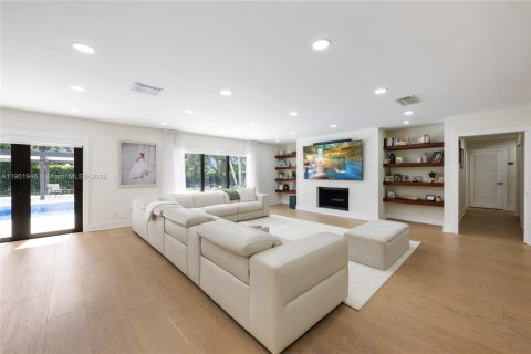 House in Southwest Ranches, Florida 5 bedrooms, 269.51 sq.m. № 1953514 - photo 2