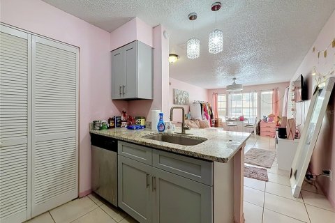 Condo in Orlando, Florida, 1 bedroom  № 2227564 - photo 5