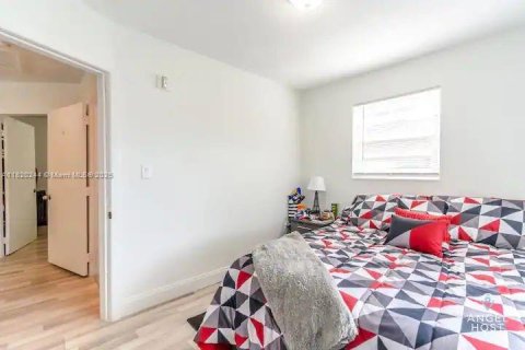 Propiedad comercial en venta en Miami, Florida, 215.53 m2 № 1779551 - foto 21
