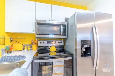 Propiedad comercial en venta en Miami, Florida, 215.53 m2 № 1779551 - foto 6