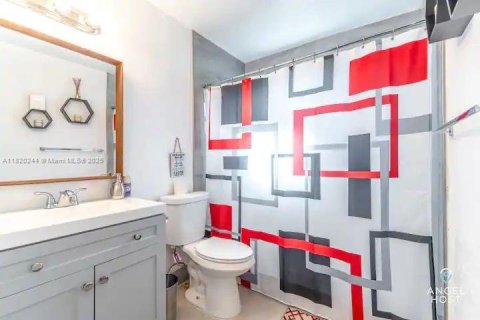 Propiedad comercial en venta en Miami, Florida, 215.53 m2 № 1779551 - foto 18