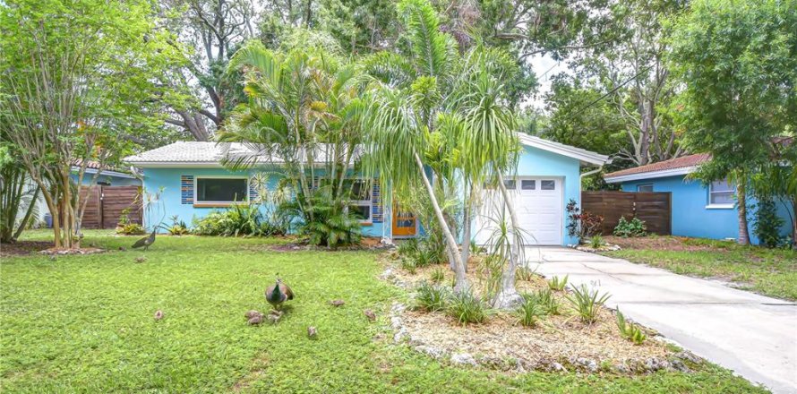 House in Clearwater, Florida 3 bedrooms, 114.46 sq.m. № 1769749