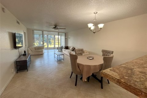 Снять в аренду кондоминиум в Помпано-Бич, Флорида 2 спальни, 102.19м2, № 1942070 - фото 6