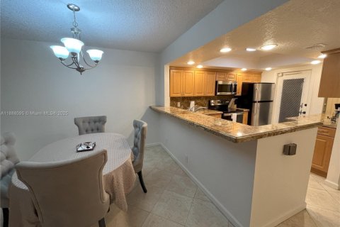 Снять в аренду кондоминиум в Помпано-Бич, Флорида 2 спальни, 102.19м2, № 1942070 - фото 2