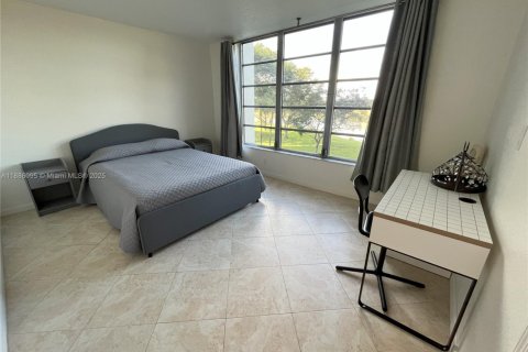 Снять в аренду кондоминиум в Помпано-Бич, Флорида 2 спальни, 102.19м2, № 1942070 - фото 13