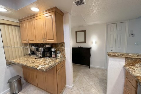 Снять в аренду кондоминиум в Помпано-Бич, Флорида 2 спальни, 102.19м2, № 1942070 - фото 5