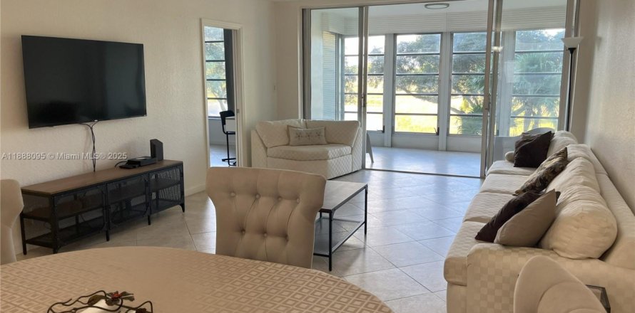 Кондоминиум с 2 спальнями в Помпано-Бич, Флорида № 1942070