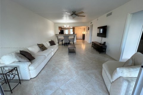 Снять в аренду кондоминиум в Помпано-Бич, Флорида 2 спальни, 102.19м2, № 1942070 - фото 8