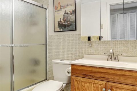 Condo in Hollywood, Florida, 2 bedrooms  № 1936771 - photo 14