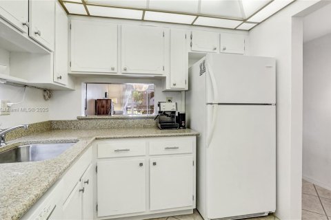 Condo in Hollywood, Florida, 2 bedrooms  № 1936771 - photo 8