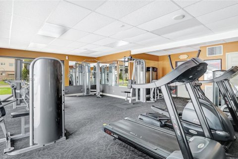 Condo in Hollywood, Florida, 2 bedrooms  № 1936771 - photo 26