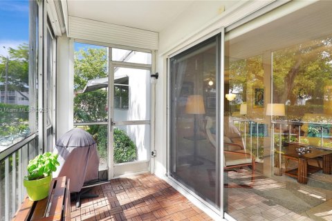 Condo in Hollywood, Florida, 2 bedrooms  № 1936771 - photo 23