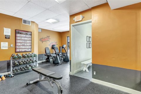 Condo in Hollywood, Florida, 2 bedrooms  № 1936771 - photo 27