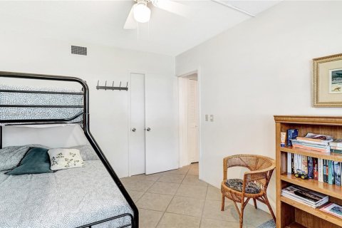 Condo in Hollywood, Florida, 2 bedrooms  № 1936771 - photo 16