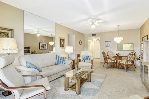 Condo in Hollywood, Florida, 2 bedrooms  № 1936771 - photo 3