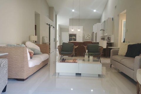 Casa en alquiler en Boca Raton, Florida, 4 dormitorios, 196.95 m2 № 1975364 - foto 2