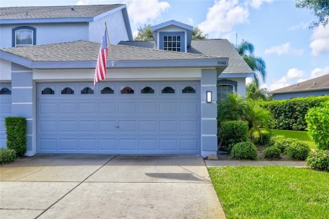House in New Port Richey, Florida 2 bedrooms, 118.91 sq.m. № 1915980 - photo 1