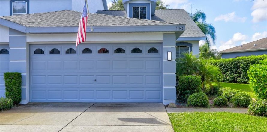 House in New Port Richey, Florida 2 bedrooms, 118.91 sq.m. № 1915980