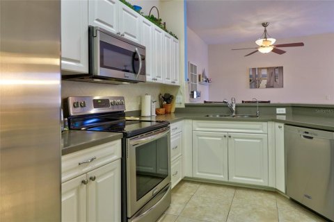 House in New Port Richey, Florida 2 bedrooms, 118.91 sq.m. № 1915980 - photo 10