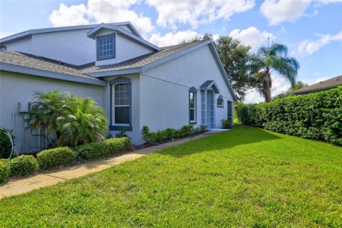House in New Port Richey, Florida 2 bedrooms, 118.91 sq.m. № 1915980 - photo 4