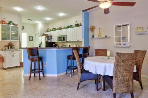 House in New Port Richey, Florida 2 bedrooms, 118.91 sq.m. № 1915980 - photo 7